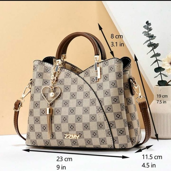 Checkered Tote Crossbody Bag w/ Gold Heart Tassel Charm Purse, New - Picture 4 of 16